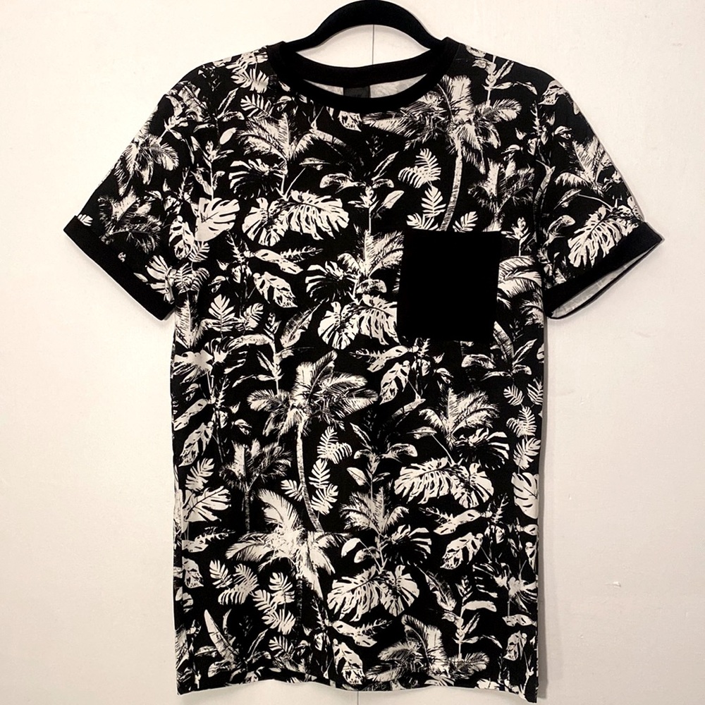 H&M Patterned Muscle Fit T-shirt - Men’s Medium